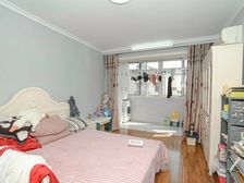 90年双南两房一厅精装修!采光好,位置安静!看中可谈价格!