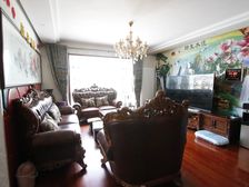 花园洋房永大清华园19年全新装修50万,有车位和地下室