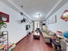 房子带院子,精装修三房两卫,户型正气,满五年,