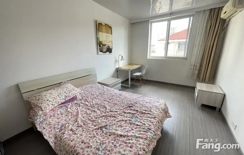 本人实拍真实房到地铁300米精装修，可以办居住证，养宠物
