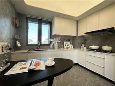 122万 买汽博中心 第四代住房 带空中院馆 带大小包