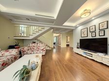 临近1万平水系公园的房子 整体保持 可以保洁入住