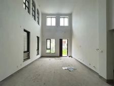 房东急卖啊!近200平大院子 带入户花园 三面环山