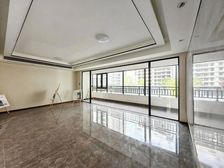 地铁就在家门口,门口就是千亩生态公园,标准套四双卫洋房小区