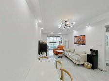 电梯中区 位置安静 看房方便 精装修南北通透 跟房东认识3年