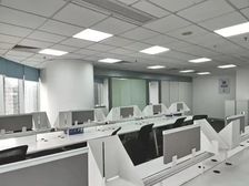 东风中时代中心: 4隔间 56个工位 地铁2号线纪念堂站