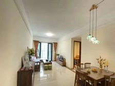 保利罗兰国际 诚心出售 价格可谈 中高层视野开阔 送车位