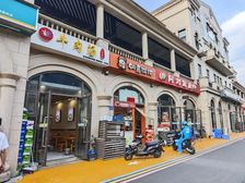 长泰国际成熟商业,租给超市,租金7.5万,稳定租客,更名铺