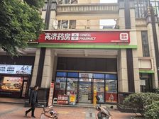 成熟双边街(高济药房)年租15万,小区口第1间,房东着急处理
