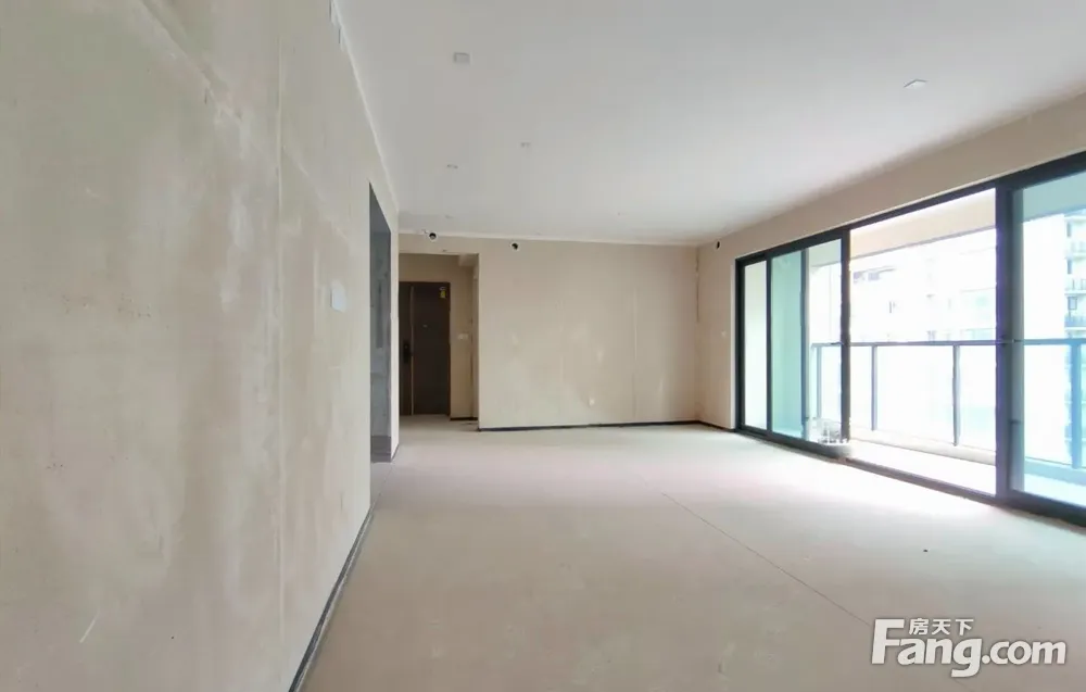 谢小，杨家坪商圈，出行方便