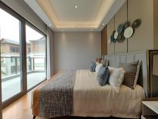 上影广场(别墅) 购物方便 中间楼层采光好 装修好 东南户型