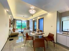 市中心 流沙河旁!景观好 生活方便!双阳台设计 大赠送!