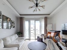 一梯两户,得房率高,内部有会所,绿化也高.得房率高