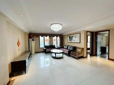 急售可谈!单价2.3!绿城百合4室 小区中心 有车位!