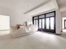 桃花源合院独栋,小区中间位置,水庭院,三车位入户。