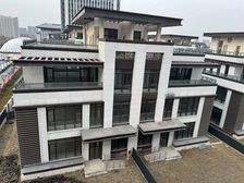 会所办公看过来!南北150平院子!赠送80平露台!