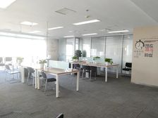 国贸商圈 嘉里中心 精装带家具 正对电梯 视野开阔 户型方正