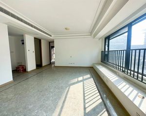 精装次新房 三开间南向 满二年诚售有钥匙