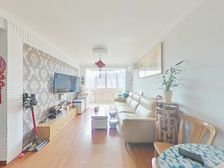 看好了房急售,中层采光好,可拎包入住。近公园,地铁,菜市场