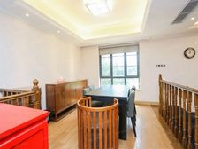 别墅下叠带花园,有地下室,带车库,精装修,满五