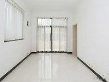 带2个大露台,前后有院子,满五,联排,临地铁