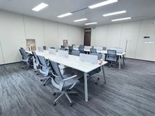 临江大道 精装修 3个隔间 25人工区