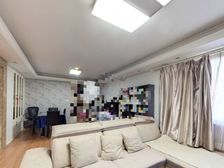 此房,满五年V一,采光不遮挡,改动性很强,南北通。