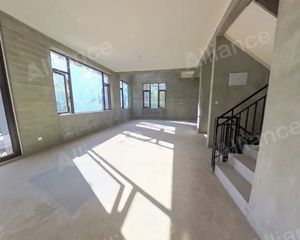 庄园高性价比排屋,西边套带大花园1158万