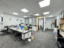 特价60星塘大厦 精装修70-200平 停车方便 地铁口直出