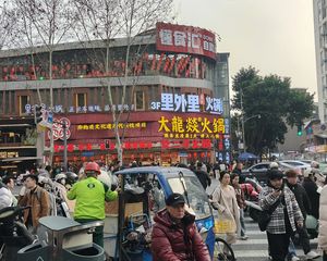 海淀 单日客流30万 周边大学环绕 路口把角 年租金100万