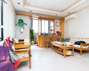 军博,有色西区,东边户三居室,南北通透,有钥匙