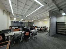 租金笋笋!2十1格局带家具空调免费使用 精装修办公室出租