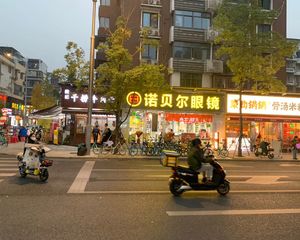 房东直售!8号线望江校区地铁口沿旺铺《诺贝尔眼镜》年租20万