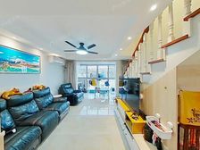 新上房源,30多万的装修,附送10平 露台,附送30平阁楼。