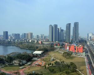 锦江区东湖公园 现房写字楼整层起售 正看湖景 随时过户可贷款