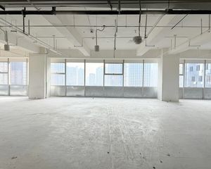 锦江区地铁口写字楼出售 东湖公园旁边 三地铁口 各付各税