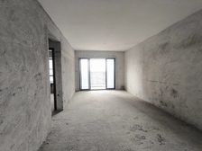 业主诚心出售,市区电梯三房,南向无遮挡!看楼房子价钱优惠.