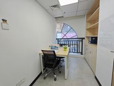 华景新城豪门阁三人间办公室无直租 网络宽带水电物业全包