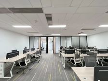 汉溪长隆双地铁口 一手房东无面积差 家具配齐 工区30人