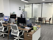 新天翔广场 特价58含物业 2间隔断 8个工位 地铁口