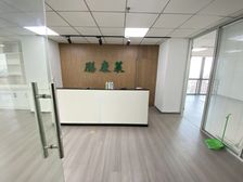 实拍清名桥地铁口 世金国金恒威大厦165平3加1格局!可通水
