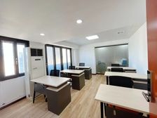 0押金,8人一口价3500,西门口地铁口,楼下地铁公交