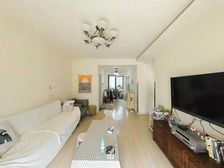 康桥地铁口,房东急售,可改三房,万科物业采光好。