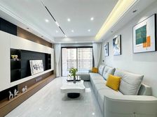 新上!轻轨旁精装三房,近爱情海商场,小区环境好,近中央大街