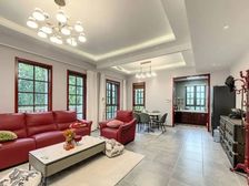 急卖!总高4层法式洋房!全运村玫瑰园大三室 俩车位!依山而建