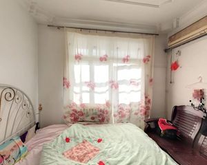 中楼层,配套好,适合年轻人居住