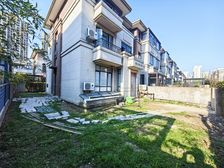 御江山联排西边户 有天有地独门独院 花园150平 一二期之间