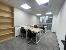 福田华强甲级写字楼 20平中层办公空间 押二付一