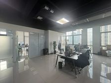 金融街甲级写字楼中层206平 2元/平/天