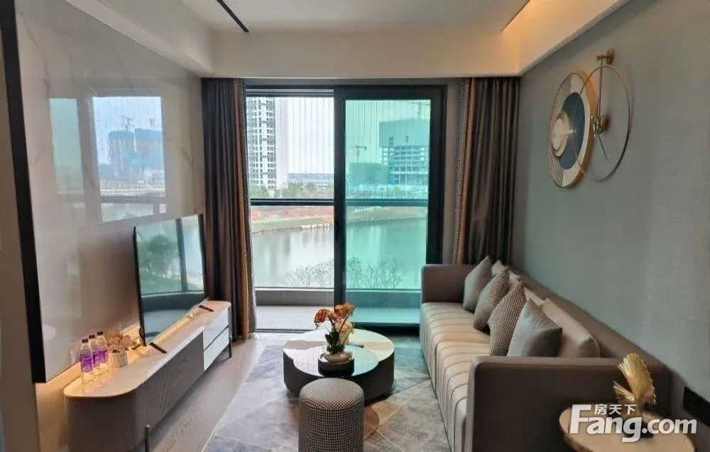 实拍图片，会展湾东城广场，家具家电全配，随时拎包入住